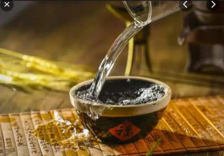 酱香酒什么价位的才算便宜，五六十的酱香荷花酒好吗1.jpg