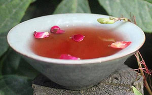 8.jpg 可以泡酒的花有哪些?10种可以泡酒的花8.jpg