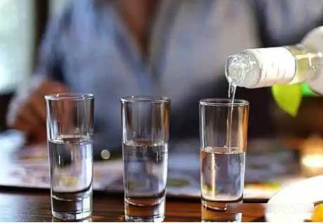 女生喝多少白酒会醉？女性的酒量怎么看1.jpg