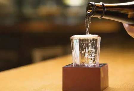 为什么会有酒要满，茶要浅的习俗礼仪呢？