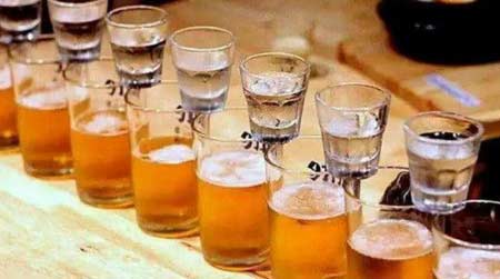 喝啤酒和喝白酒哪个更容易醉？1.jpg