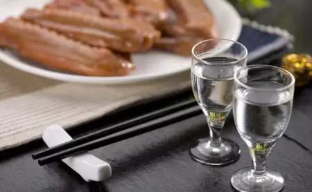 零食能不能搭配白酒食用？零食能当下酒菜吗？