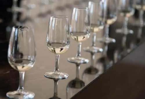 专业的白酒品评核心步骤之闻香应该怎样做？