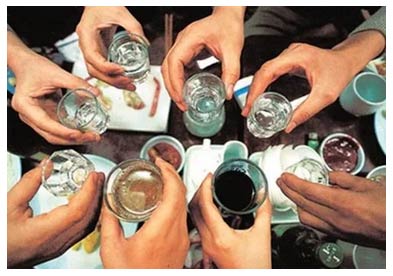 酒桌常识：酒桌上应该注意这些小细节1.jpg