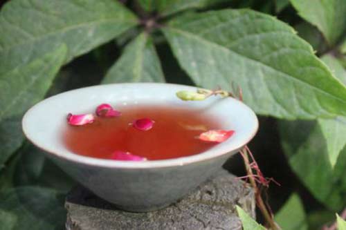 美容、养颜的玫瑰酒，是怎么制作出来的?1.jpg