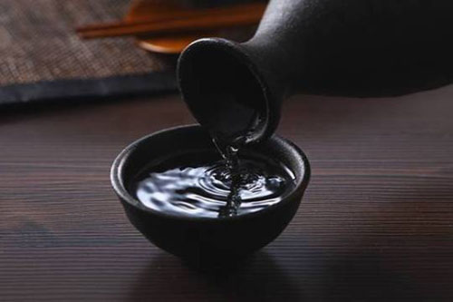 什么样的酱香型白酒值得收藏？收藏时需要注意哪些问题呢？