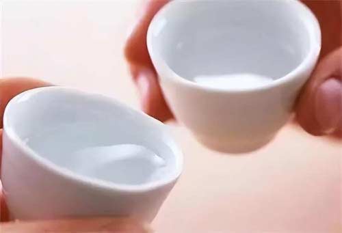十字决快速鉴别白酒优劣的小方法3.jpg
