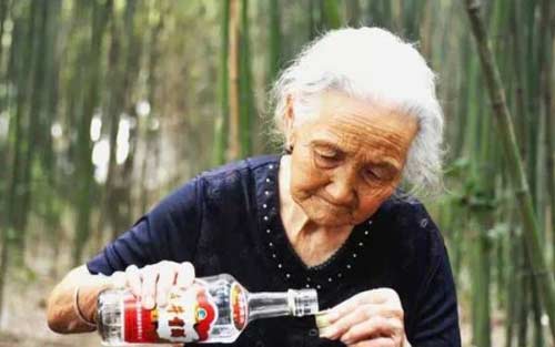 老年人饮酒是有益还是有害呢？1.jpg
