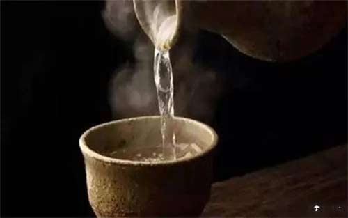 酱香酒的酱香味道是怎么来做出的呢