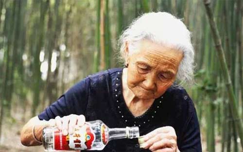 老年人饮酒是有益还是有害呢？